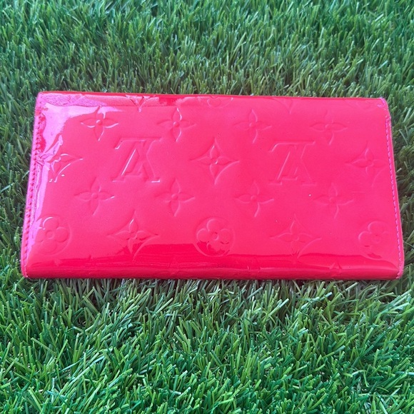 Louis Vuitton vintage patent leather, red zippy wallet. - Picture 4 of 13